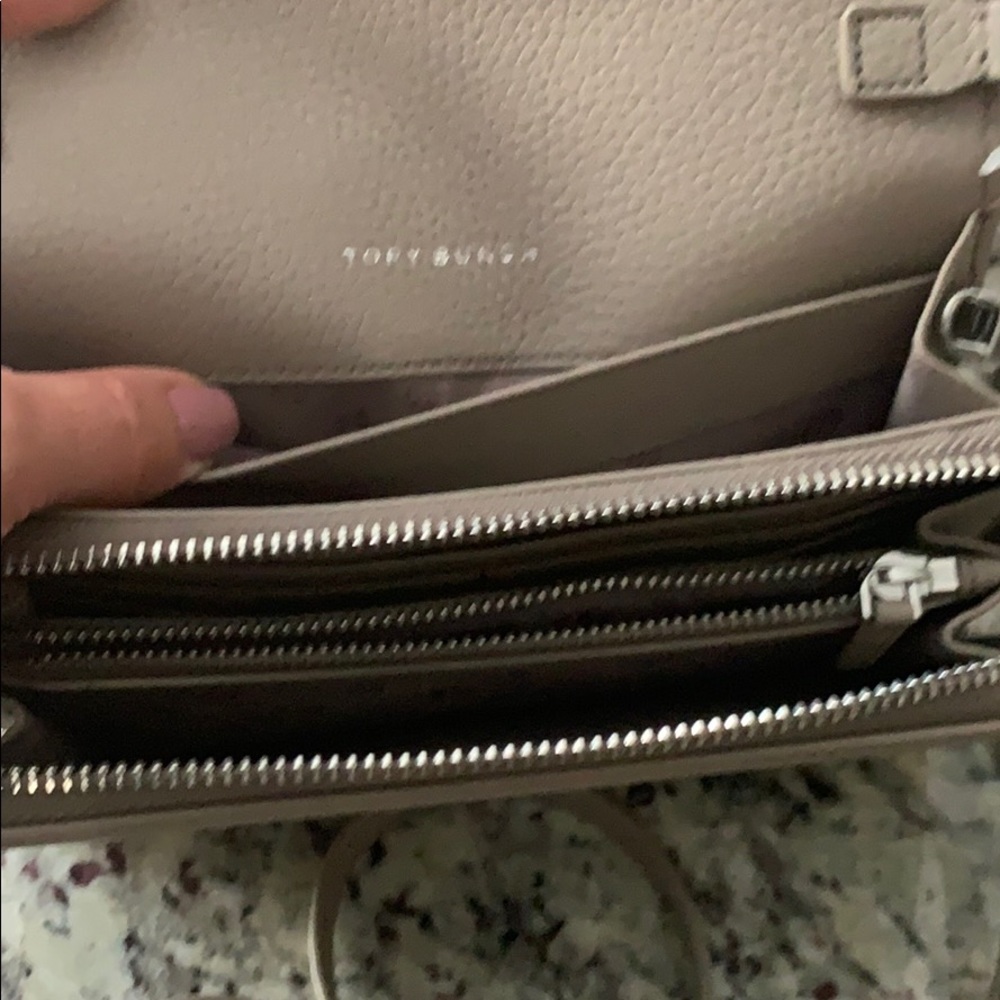 NWT Authentic Tory Burch Thea Wallet Crossbody - Picture 7 of 8